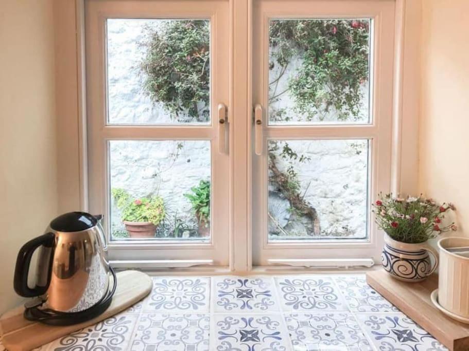 Lyme Clifftop Hideaway Lyme Regis Esterno foto