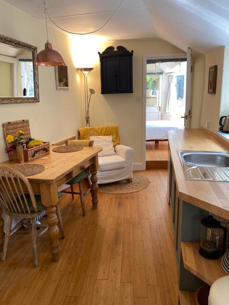 Lyme Clifftop Hideaway Lyme Regis Esterno foto