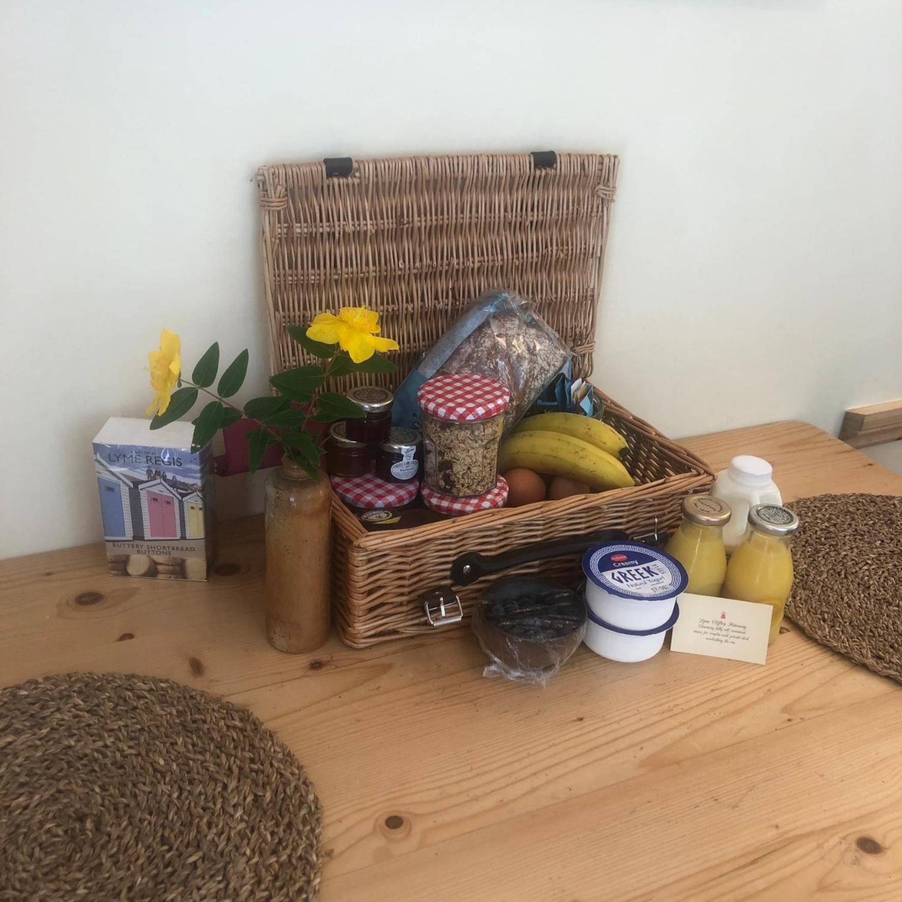 Lyme Clifftop Hideaway Lyme Regis Esterno foto